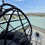 Quiet & Spacious Panoramic Апартаменти