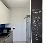 Quiet & Spacious Panoramic Бухарест