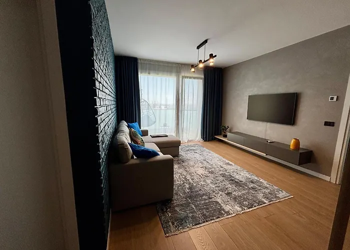 Apartament Quiet & Spacious Panoramic Apartment