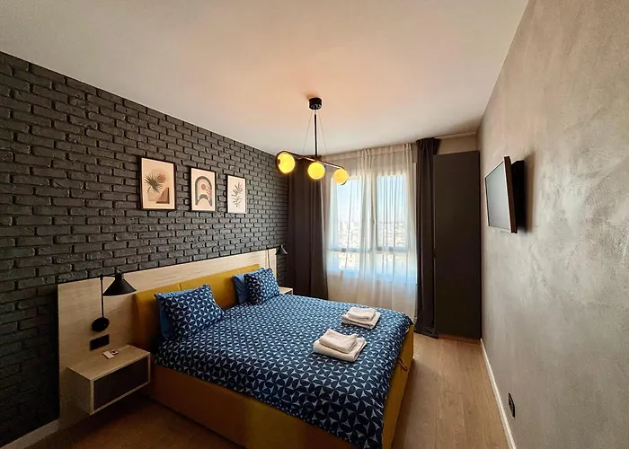 Apartament Quiet & Spacious Panoramic Apartment