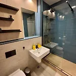 Quiet & Spacious Panoramic Apartamento