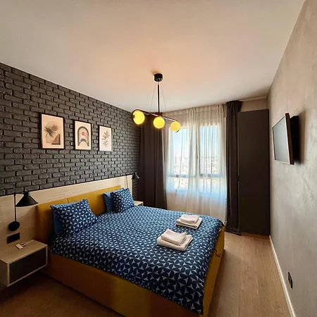 Апартаменти Quiet & Spacious Panoramic Apartment