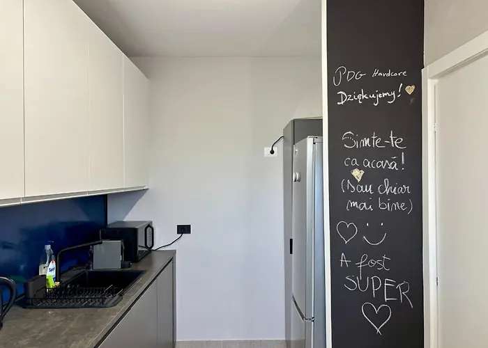 Quiet & Spacious Panoramic Apartment Бухарест